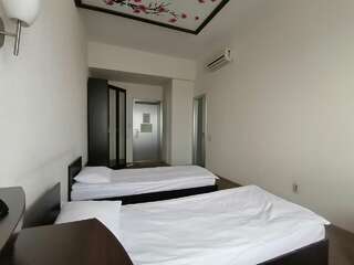 Гостиница Паддок Курган Двухместный номер с 2 отдельными кроватями-3