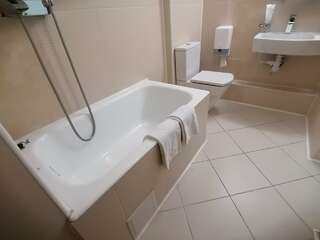 Гостиница Паддок Курган Семейный люкс-5