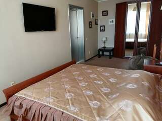 Гостиница Паддок Курган Семейный люкс-8